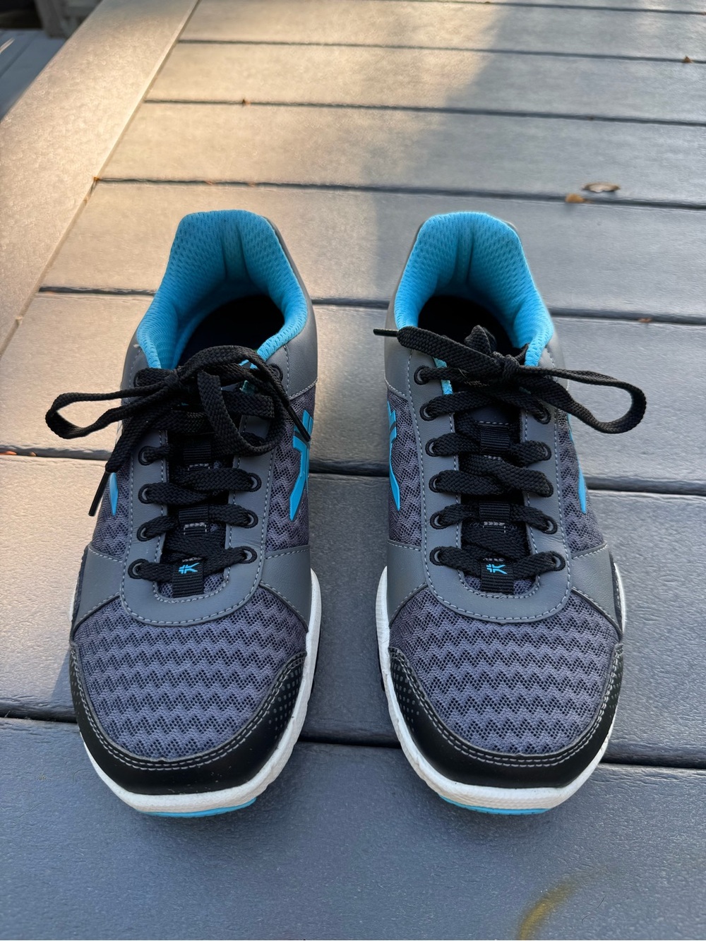 KURU Quantum Sneakers in Urban Concrete, White & Topaz Blue - Picture 7 of 9